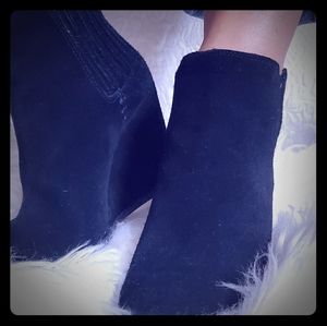 Gianni Bini Black suede wedges